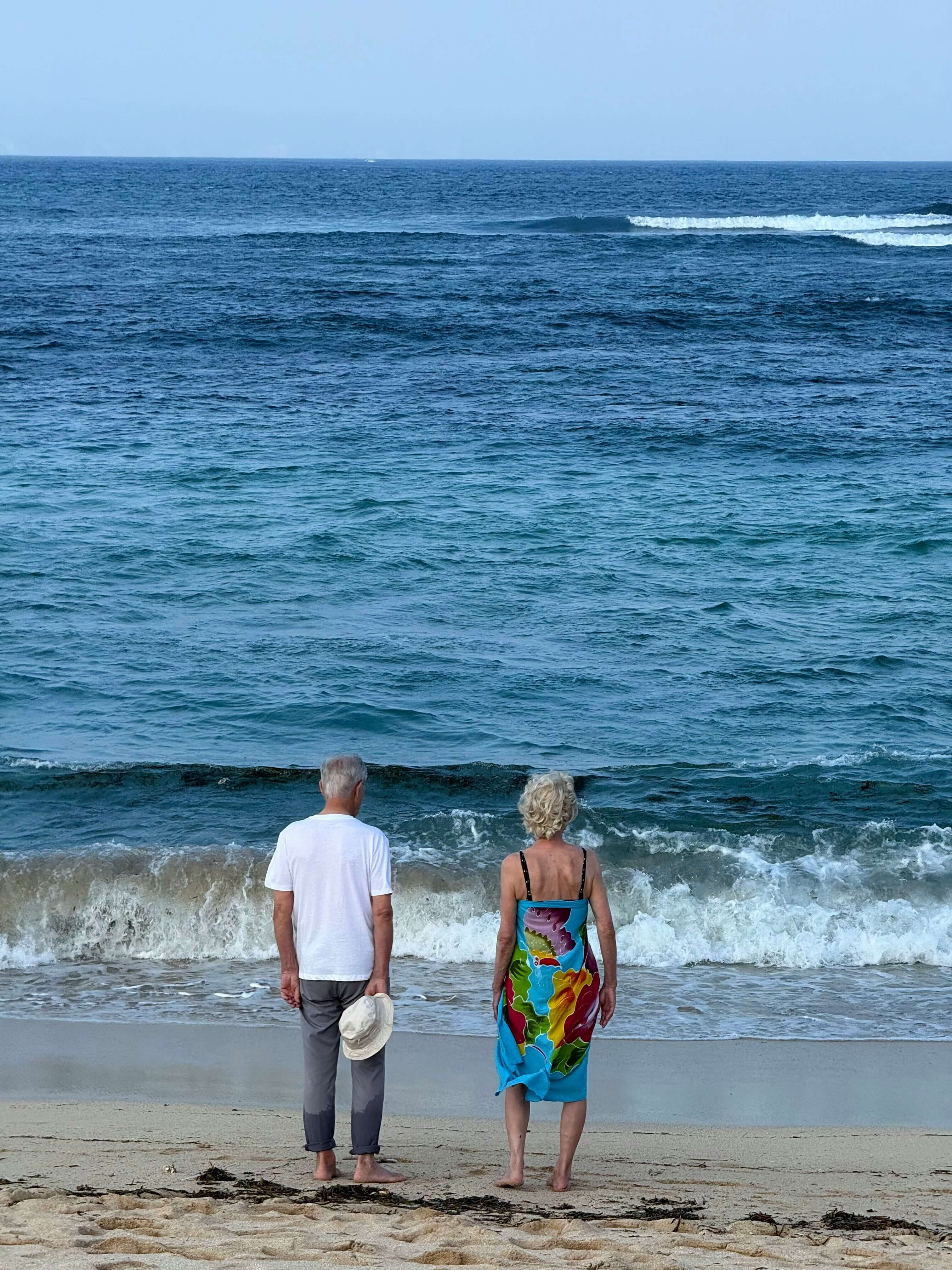 Préparer votre retraite — couple senior face à la mer